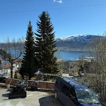 Aurora Dreams With Free Parking Leilighet